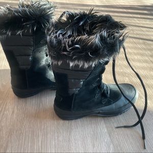 Snow boots